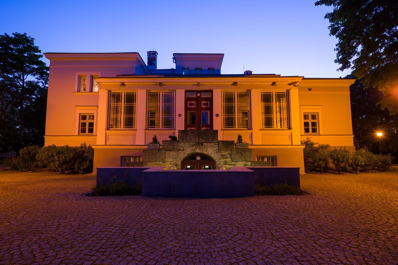 Hotel Saka Manor Exterior foto